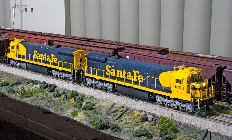 Rebuilt Santa Fe SF30C in HO