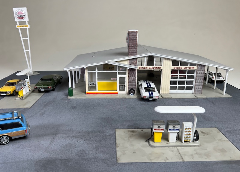 thumbnail image 2 of S Scale 1:64 Unassembled Plastic Model Kit, 90s Gas Station & Oil Change Shop Building For Model Trains & Dioramas 2 of 4